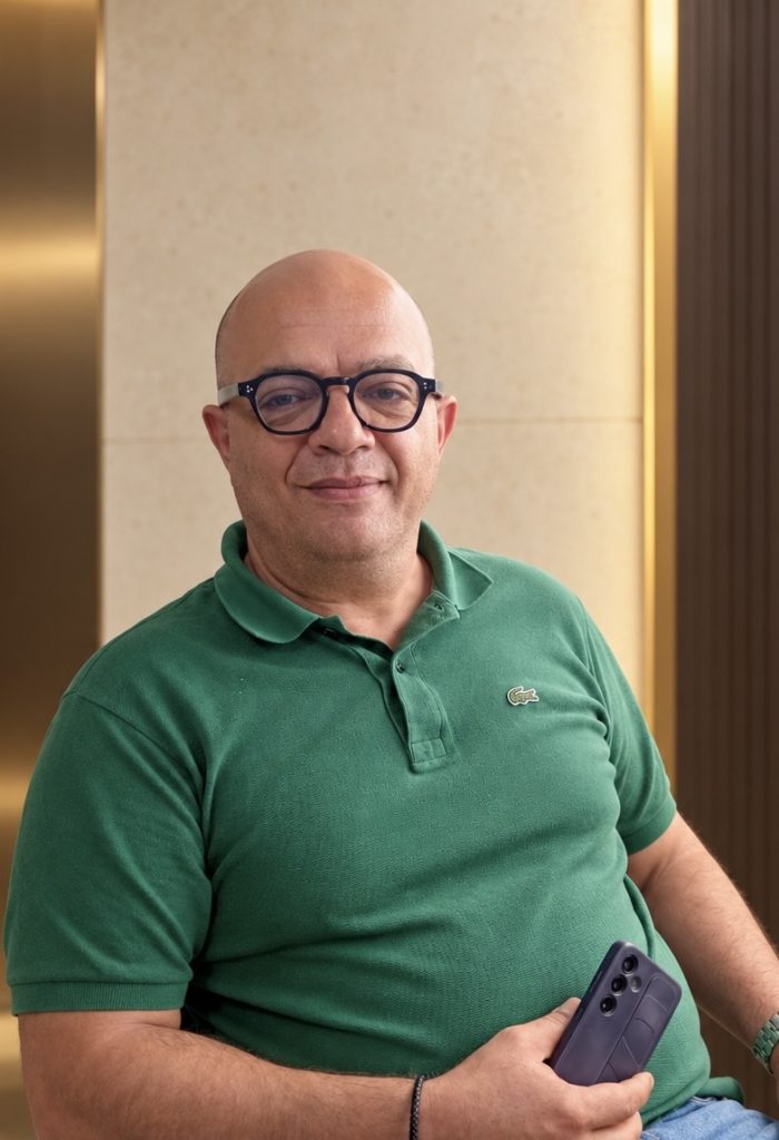 Akram Bourehla, Responsable du développement commercial